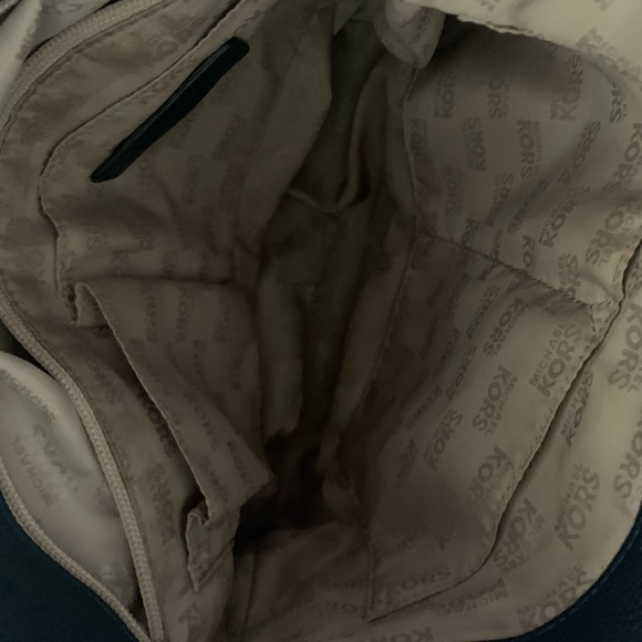 Michael Kors pebbled leather and gold accent purse - Picture 5 of 7